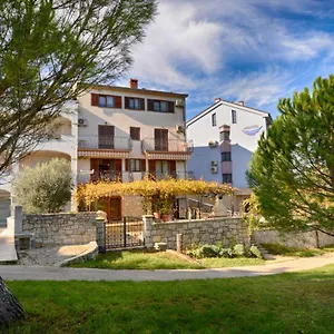 apartments-elvis-1299.in-istria.net/